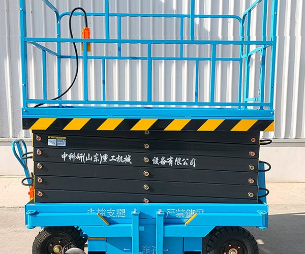 可克达拉自行走升降机